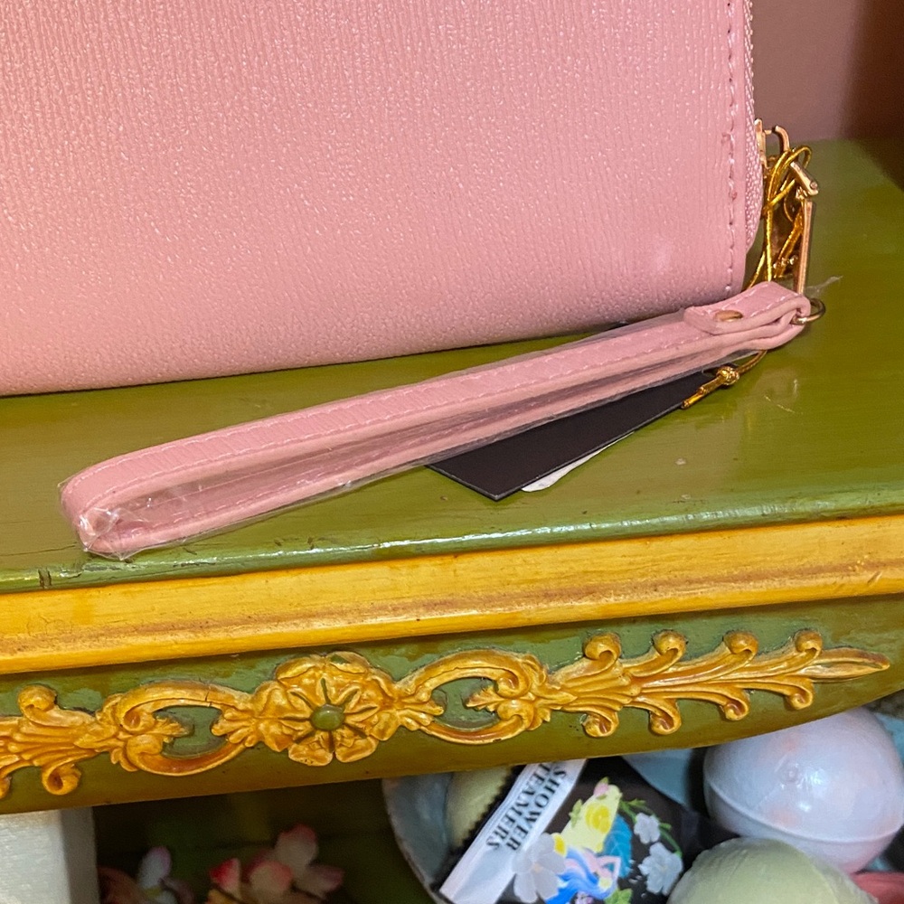 Bebe NWT Gianna Wristlet Wallet Blush Wallet with Gold Logo 7.5x4x1 - Picture 4 of 6